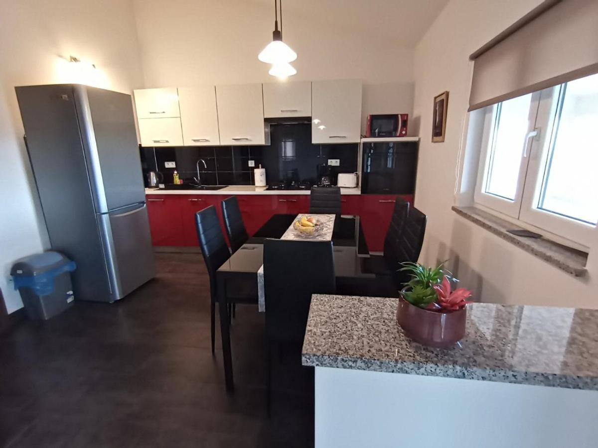 Apartment Sofija Galižana Exteriör bild